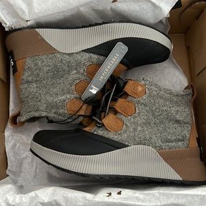 Sorel Kids Snow Boots size 2